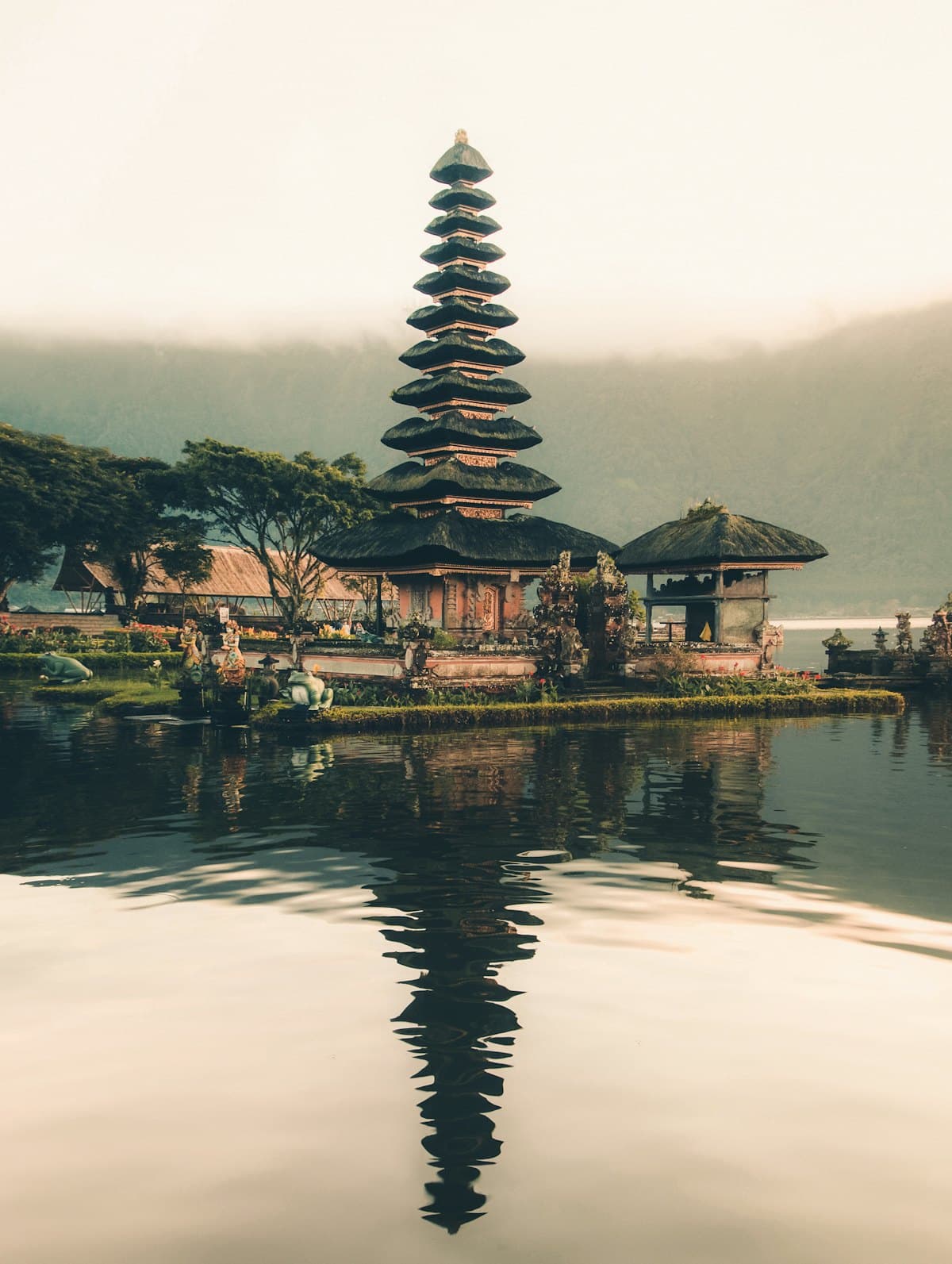 The lake temple of Ulun Danu Beratan at dawn
